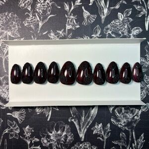 Vampires Garden Press Ons